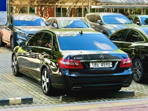 Mercedes-Benz E-Class E300 Avantgarde Sports Package — пробег 204 000 км — фото 2 из 5