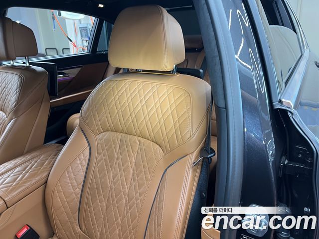 BMW 7-Series 740Li xDrive Design Pure Excellence — пробег 25 550 км — фото 3 из 5