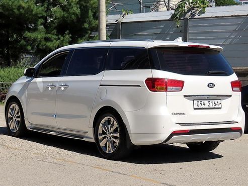 Kia Carnival 9-seater Prestige — пробег 135 194 км — фото 2 из 5