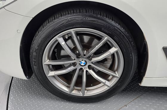 BMW 5-Series 520d xDrive M Sport Package — пробег 185 530 км — фото 5 из 5