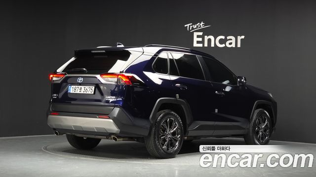 Toyota RAV4 2,5 4WD Hybrid LTD — пробег 67 894 км — фото 2 из 5
