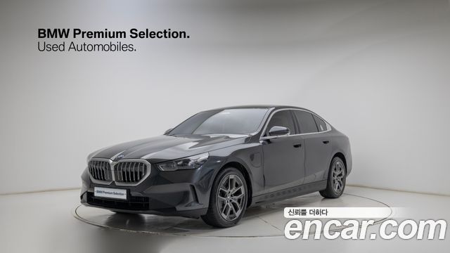 BMW 5-Series 530e — пробег 4 722 км
