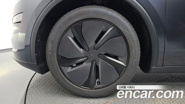 Tesla Model Y Premium Long Range AWD — пробег 93 км — фото 5 из 5