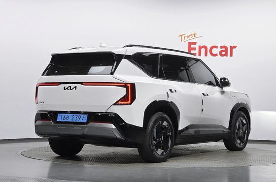 Kia EV5 Long Range 2WD Earth — пробег 8 061 км — фото 2 из 5