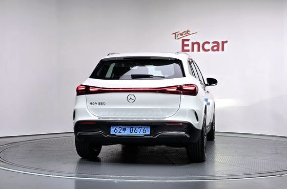 Mercedes-Benz EQA EQA250 AMG Line — пробег 54 км — фото 4 из 5