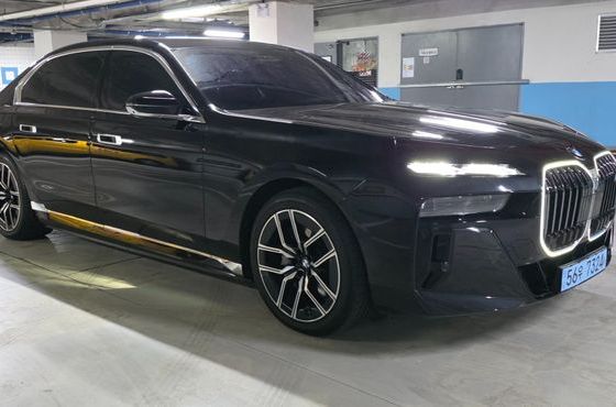 BMW i7 eDrive 50 M Sport — пробег 10 298 км — фото 2 из 5