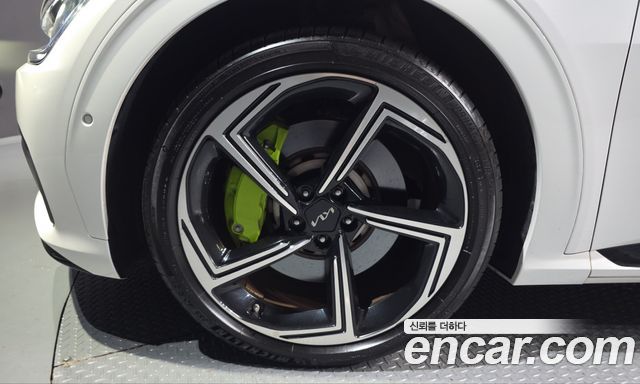 Kia EV6 GT 4WD — пробег 26 189 км — фото 5 из 5