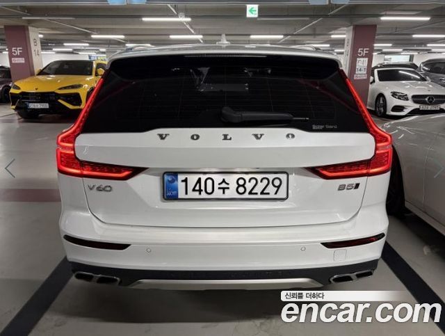 Volvo V60 B5 Pro AWD — пробег 116 402 км — фото 2 из 5