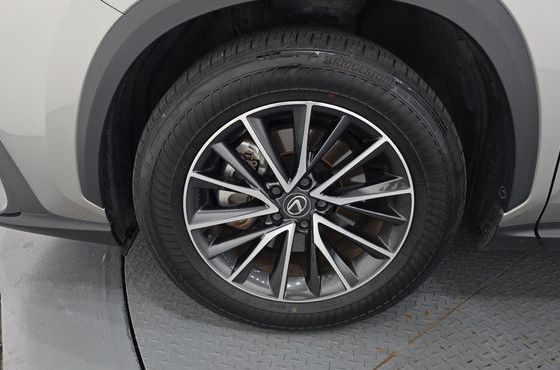 Lexus NX Premium — пробег 39 738 км — фото 5 из 5