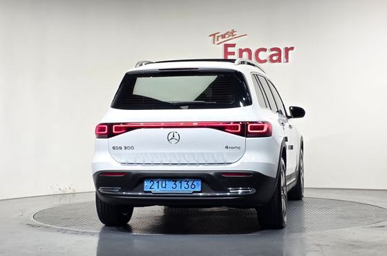 Mercedes-Benz EQB EQB300 4MATIC Electric Art — пробег 7 559 км — фото 4 из 5
