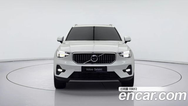 Volvo XC40 B4 Ultra Bright — пробег 9 891 км — фото 2 из 5