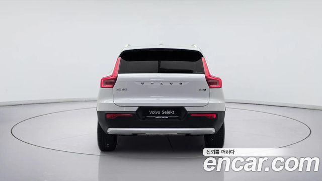 Volvo XC40 B4 Ultra Bright — пробег 9 891 км — фото 4 из 5