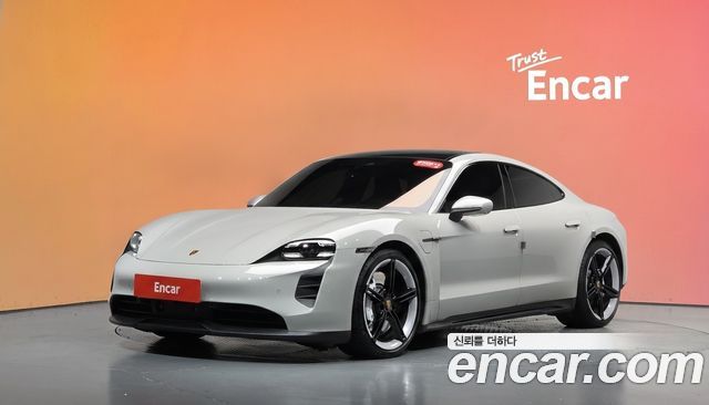 Porsche Taycan GTS — пробег 5 065 км — фото 1 из 5