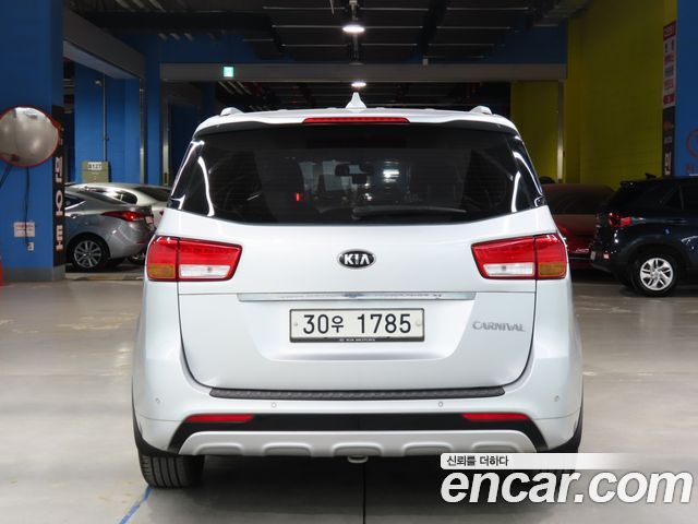 Kia Carnival 9-seater Prestige — пробег 135 265 км — фото 3 из 5