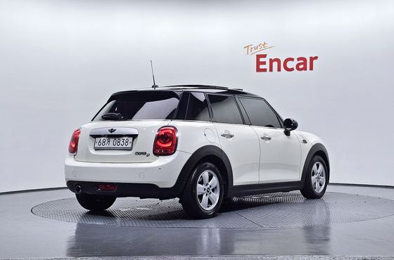 Mini Cooper 5Door Mid 3rd — пробег 152 406 км — фото 2 из 5