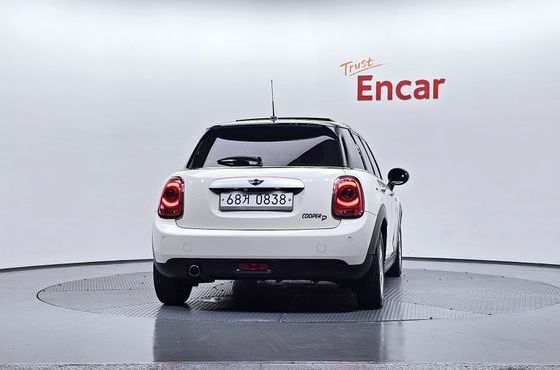 Mini Cooper 5Door Mid 3rd — пробег 152 406 км — фото 4 из 5