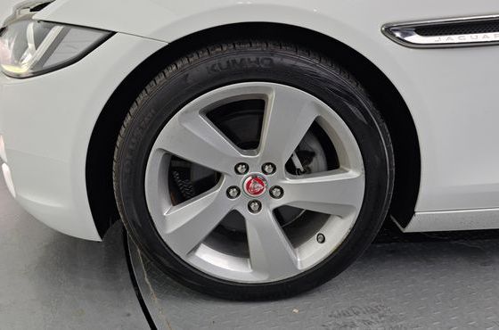 Jaguar XE 20d Portfolio — пробег 75 842 км — фото 5 из 5