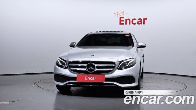 Mercedes-Benz E-Class E220d Avantgarde — пробег 49 340 км — фото 3 из 5