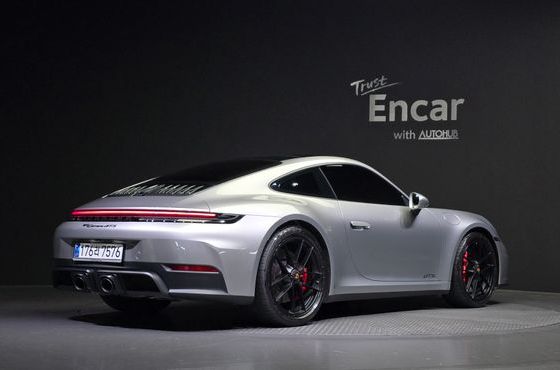 Porsche 911 Carrera GTS — пробег 4 092 км — фото 2 из 5