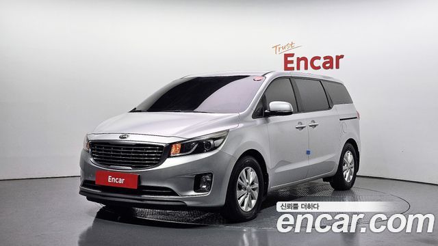 Kia Carnival 11-seater Deluxe — пробег 182 074 км — фото 1 из 5