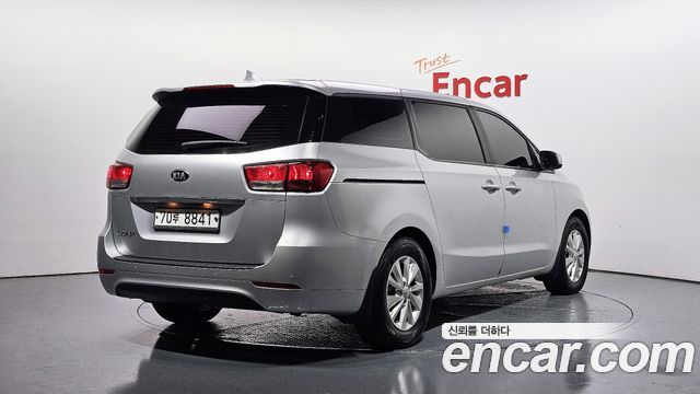 Kia Carnival 11-seater Deluxe — пробег 182 074 км — фото 2 из 5