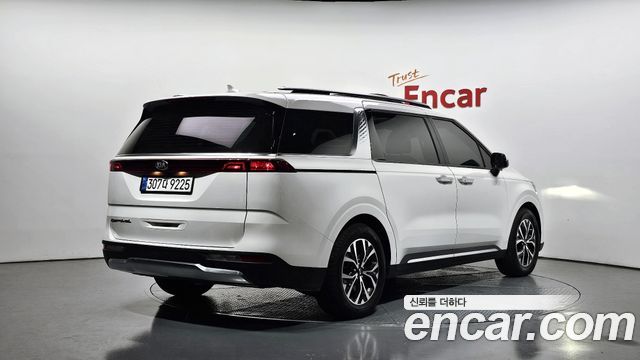 Kia Carnival 9-Seater Signature — пробег 72 956 км — фото 2 из 5