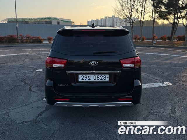 Kia Carnival 9-seater Noblesse — пробег 244 579 км — фото 3 из 5
