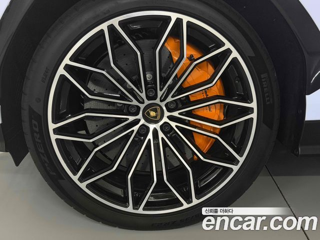 Lamborghini Urus из Кореи Encar