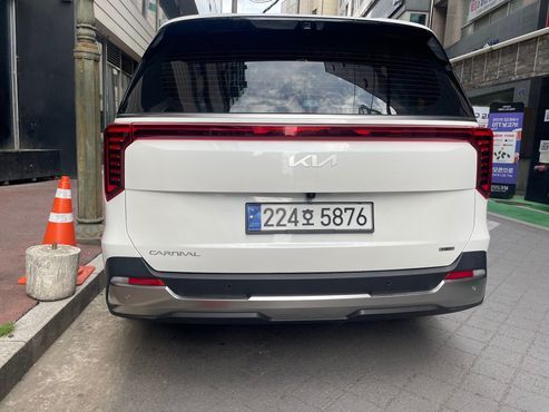 Kia Carnival HEV 9seater Signature — пробег 10 500 км — фото 1 из 5