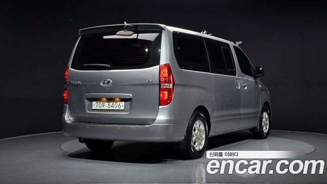 Hyundai Starex 11-Seater Wagon CVX Luxury — пробег 105 598 км — фото 2 из 5