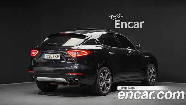 Maserati Levante из Кореи Encar
