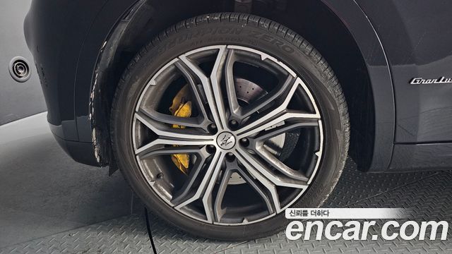 Maserati Levante из Кореи Encar