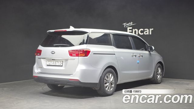 Kia Carnival 11-Seater Deluxe — пробег 64 010 км — фото 2 из 5