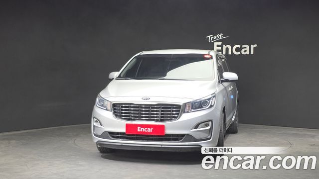 Kia Carnival 11-Seater Deluxe — пробег 64 010 км — фото 3 из 5