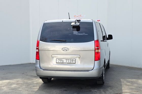 Hyundai Starex 12-Seater Wagon Smart — пробег 84 886 км — фото 4 из 5