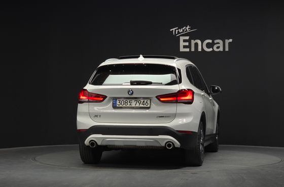 BMW X1 xDrive 20i xLine — пробег 116 026 км — фото 4 из 5