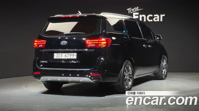 Kia Carnival из Кореи Encar