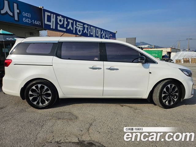 Kia Carnival 7-Seater Limousine President — пробег 90 200 км — фото 3 из 5