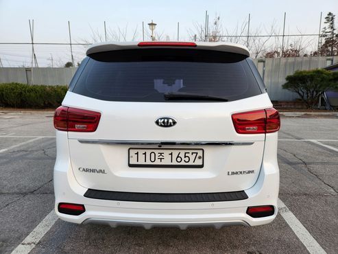 Kia Carnival 7-Seater Limousine VIP — пробег 129 000 км — фото 4 из 5