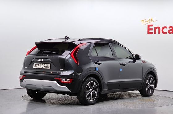 Kia Niro Trendy — пробег 30 922 км — фото 2 из 5
