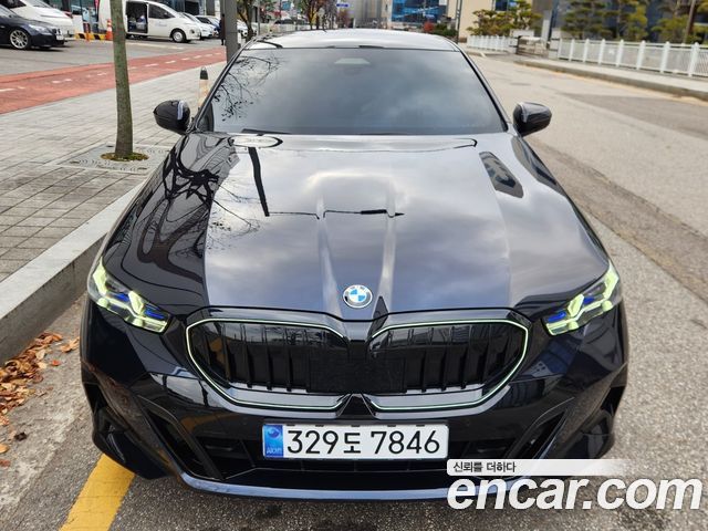BMW 5-Series 520i M Sport — пробег 2 900 км — фото 3 из 5