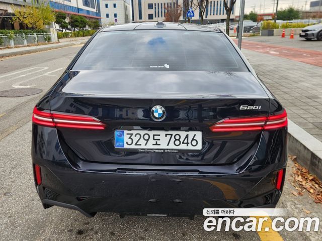 BMW 5-Series 520i M Sport — пробег 2 900 км — фото 4 из 5