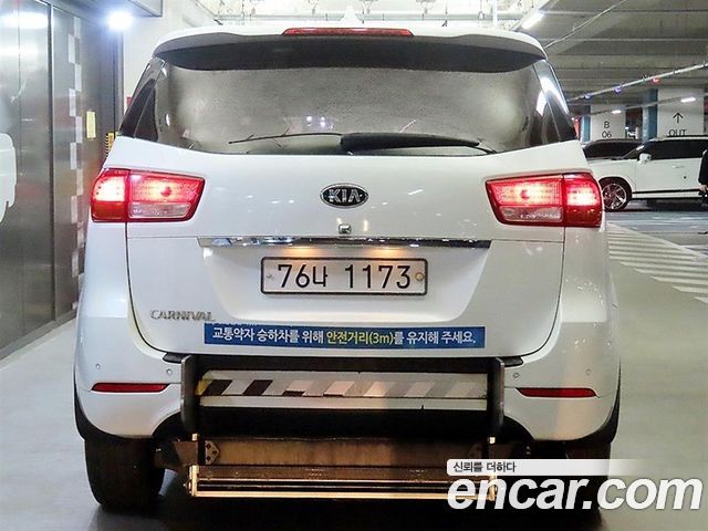 Kia Carnival 6-seater Wheelchair lift — пробег 212 270 км — фото 4 из 5