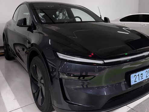 Tesla Model Y Premium RWD — пробег 354 км — фото 1 из 5