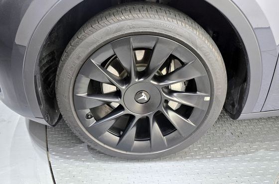 Tesla Model Y Long Range AWD — пробег 22 987 км — фото 5 из 5
