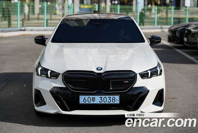 BMW i5 M60 xDrive — пробег 11 000 км — фото 1 из 5