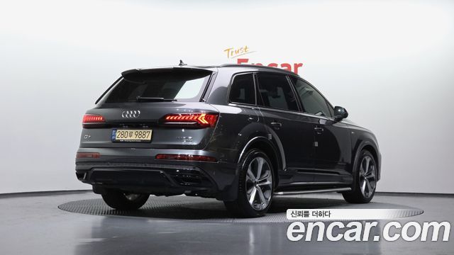 Audi Q7 55 TFSI Quattro Premium — пробег 105 724 км — фото 2 из 5