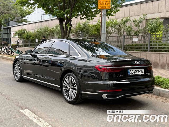 Audi A8 55 TFSI Quattro LWB — пробег 9 760 км — фото 3 из 5