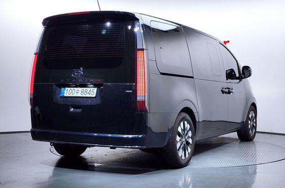 Hyundai Staria 4WD Lounge 7-Seater Inspiration — пробег 107 782 км — фото 2 из 5