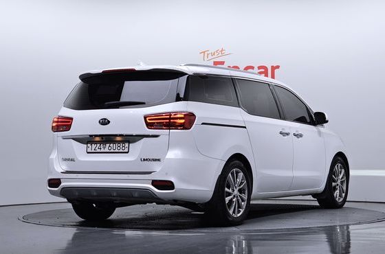 Kia Carnival 7-Seater Limousine VIP — пробег 88 405 км — фото 2 из 5